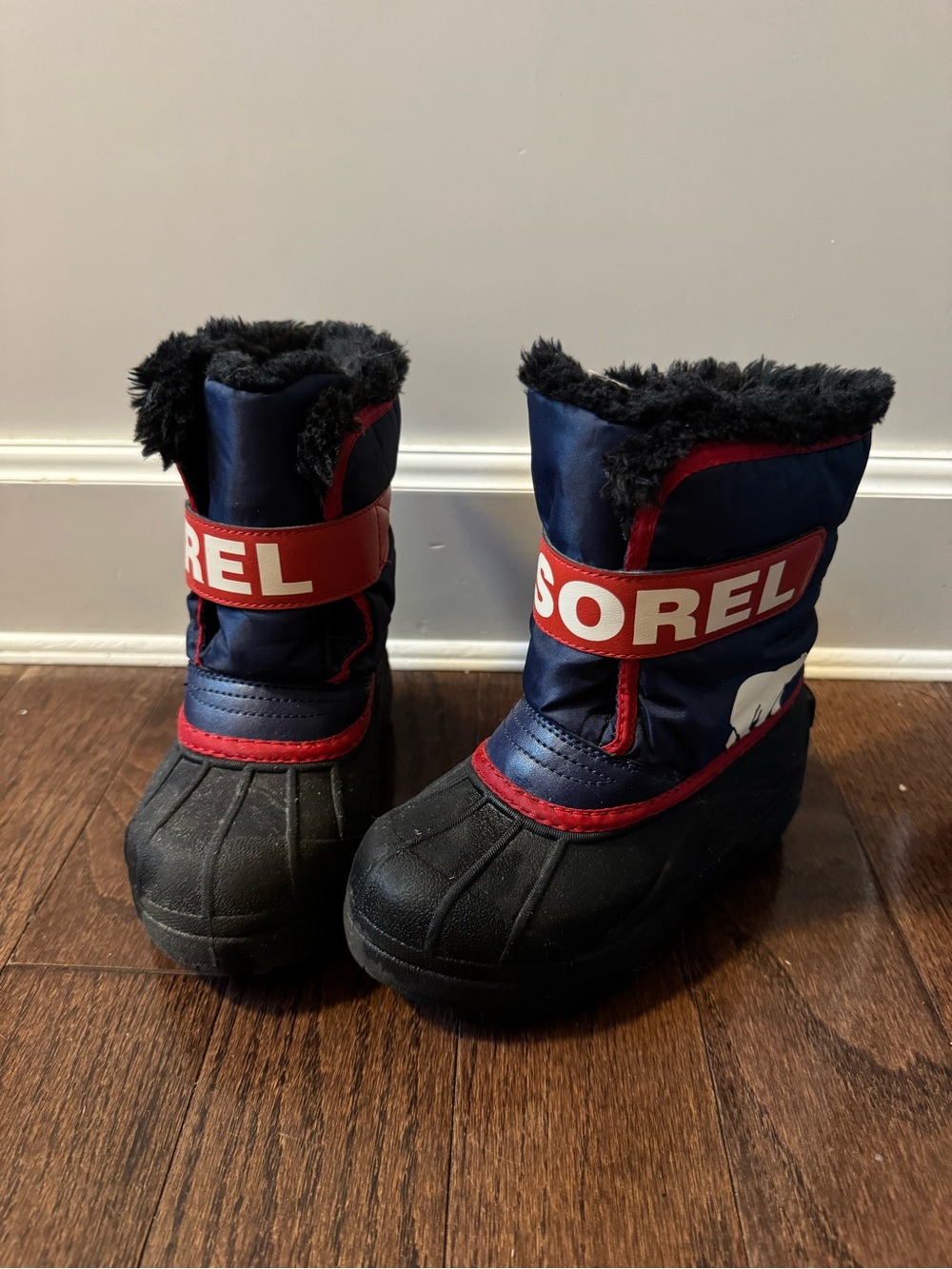 Sorel Kids Navy and Red Insulated Snow Boots with Black Fur Cuff